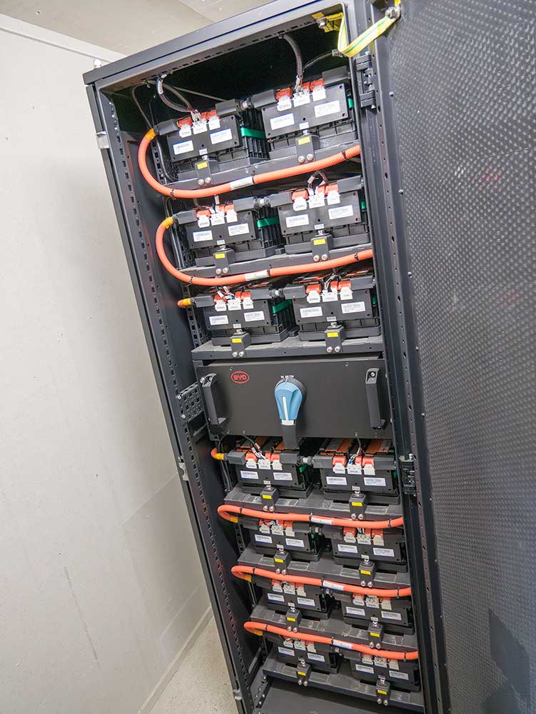 Hausbatterie im Innenbereich.